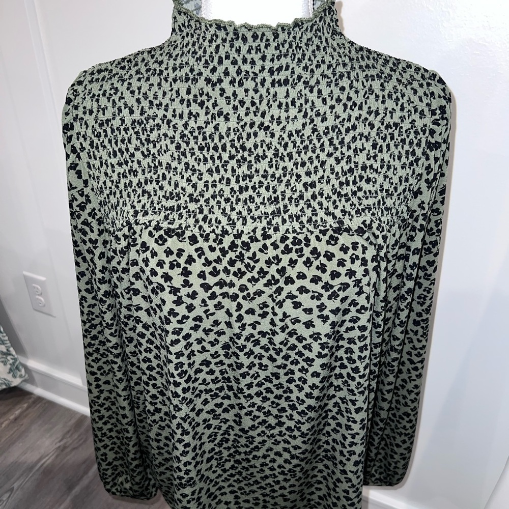 Ann Taylor green Top